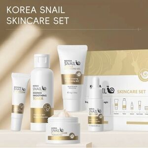 Laikou 5 Piece Lux Snail Revitalizing Korean Skin
Care Set MSRP $95.00